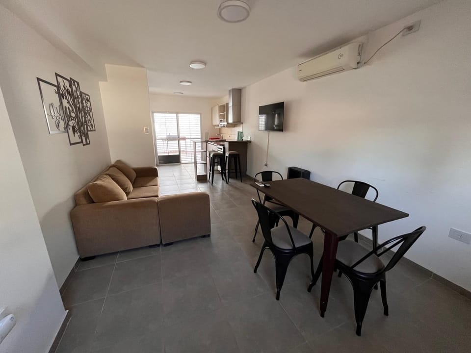TV and multimedia, Living room, Seating area, Dining area, air conditioner