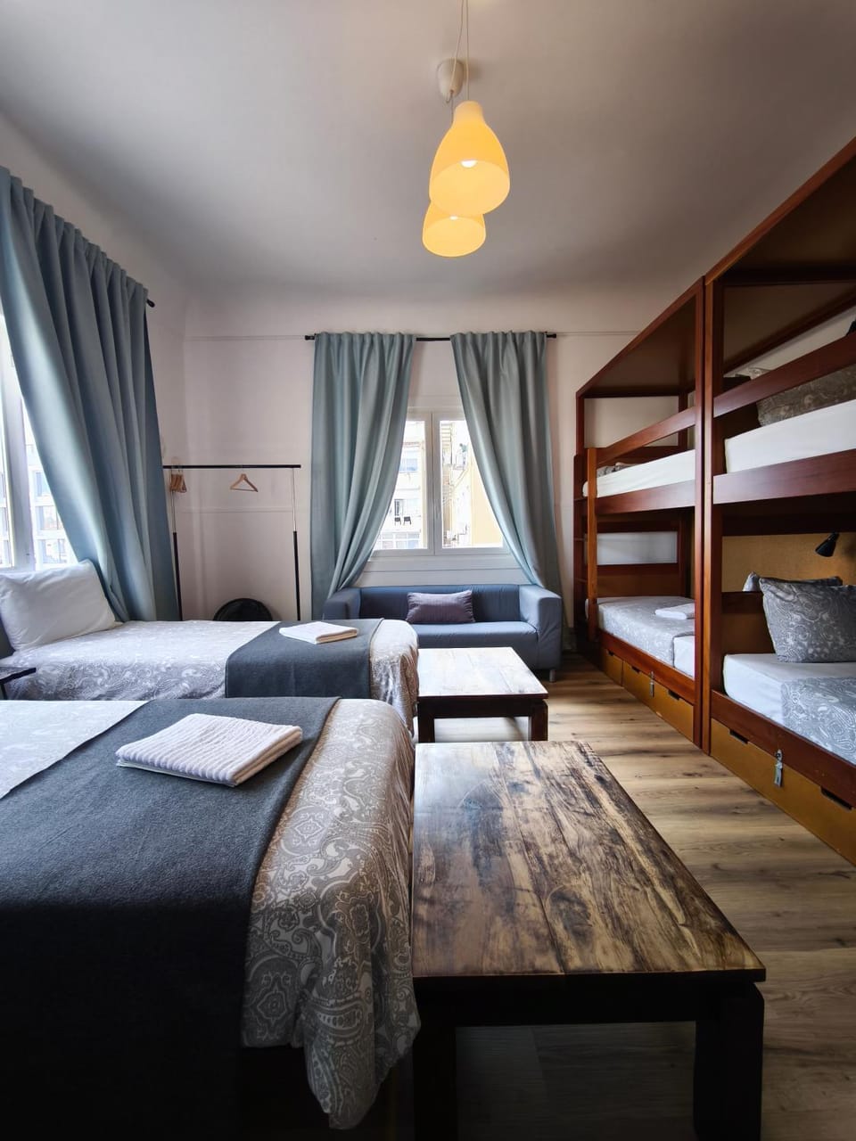 Bed, Photo of the whole room, Bedroom, bunk bed, Family, towels