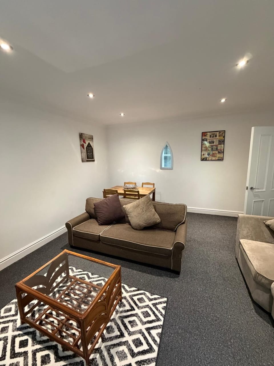No 4 AT SANDRINGHAM - LARGE 2 BED NEAR SEFTON PARK Apartment in Liverpool