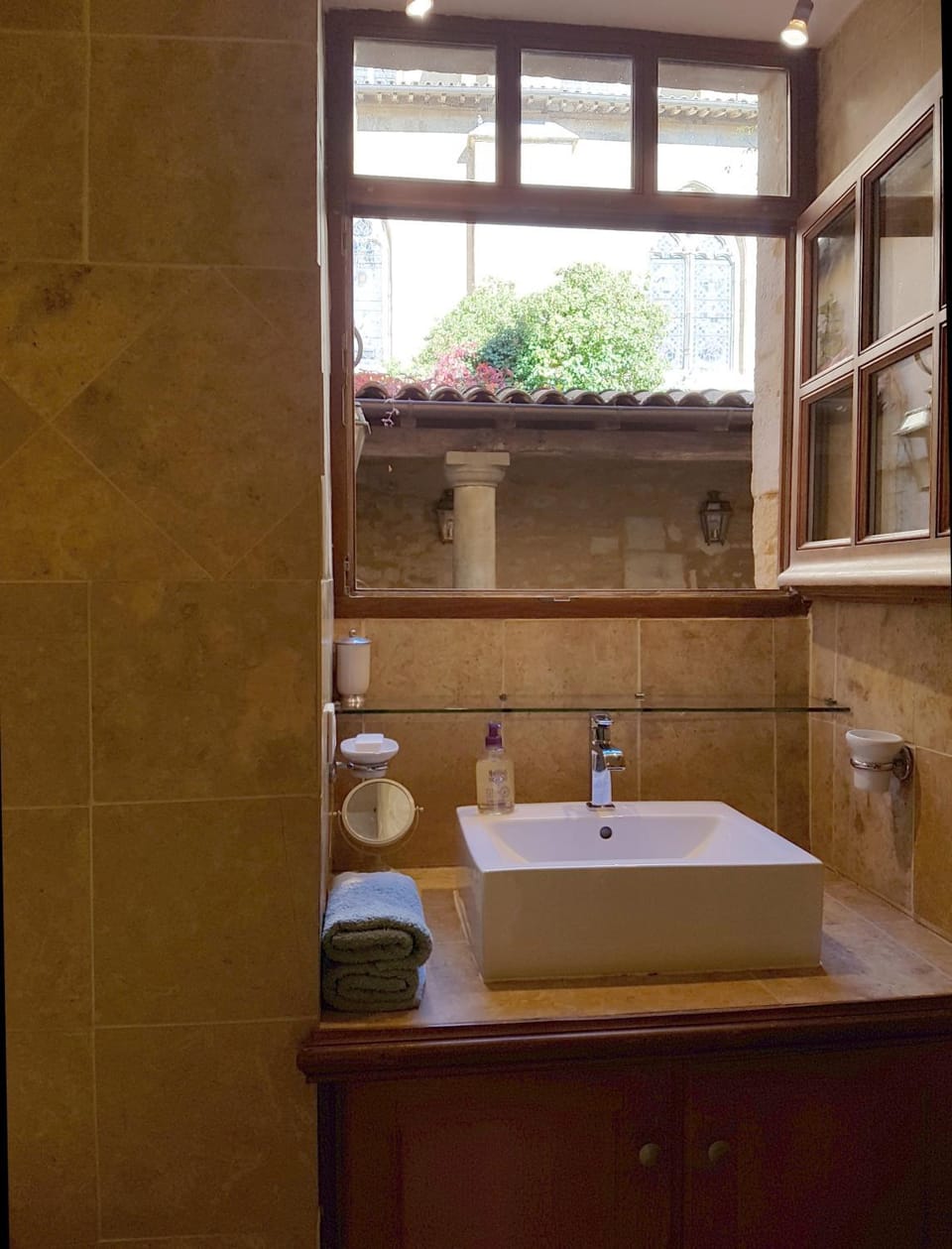 Bathroom, Landmark view, towels