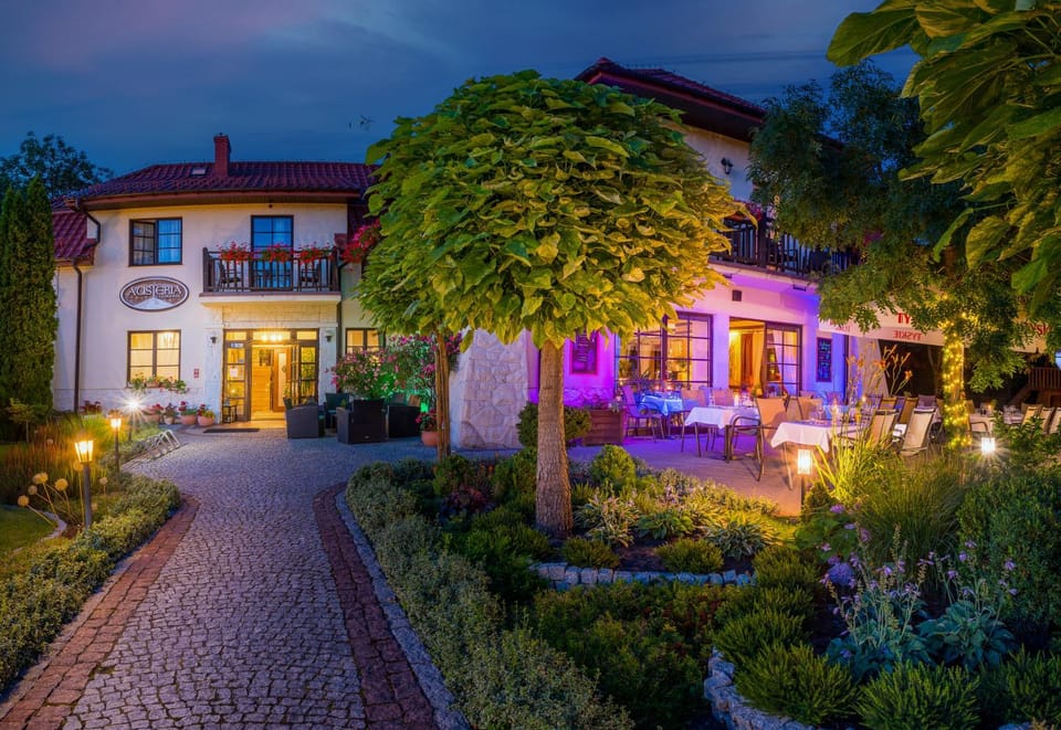 Property building, Restaurant/places to eat, Spring, Night, Garden, Garden view, Swimming pool, Breakfast