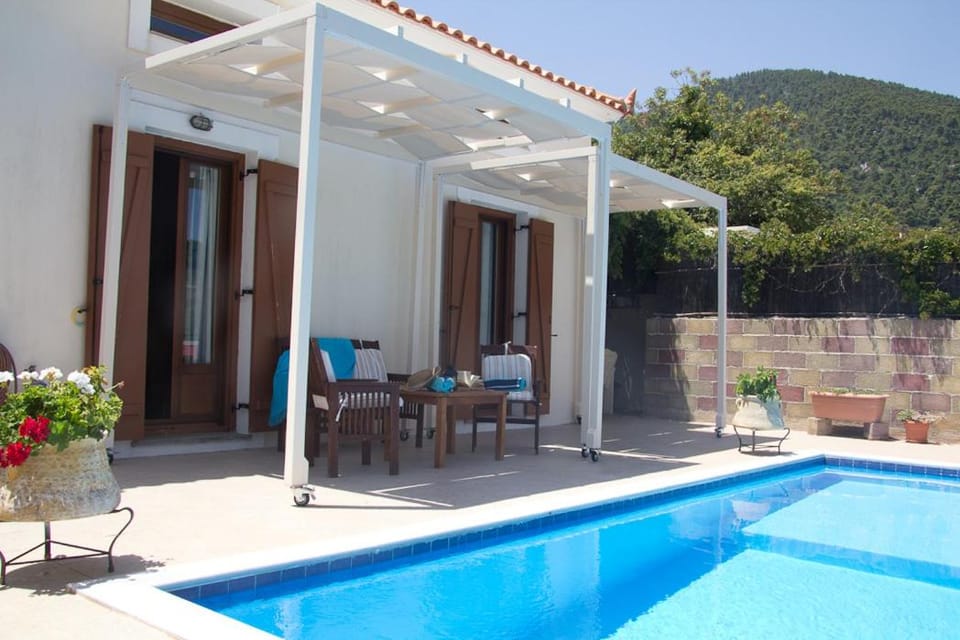 Seating area, Pool view