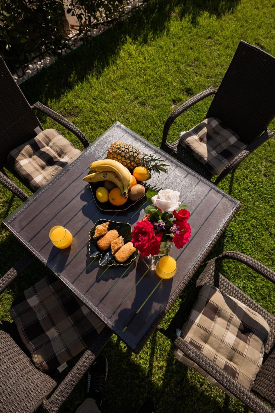 Spring, Day, Garden, Food and drinks, Food, Garden view, Drinks, sunbed