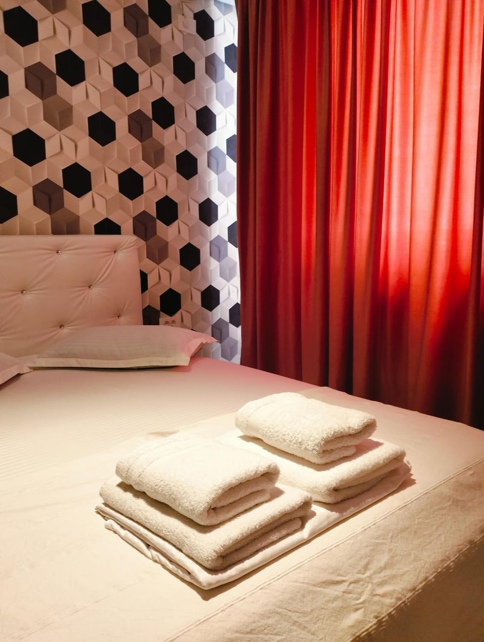 Bed, Photo of the whole room, Bedroom, towels