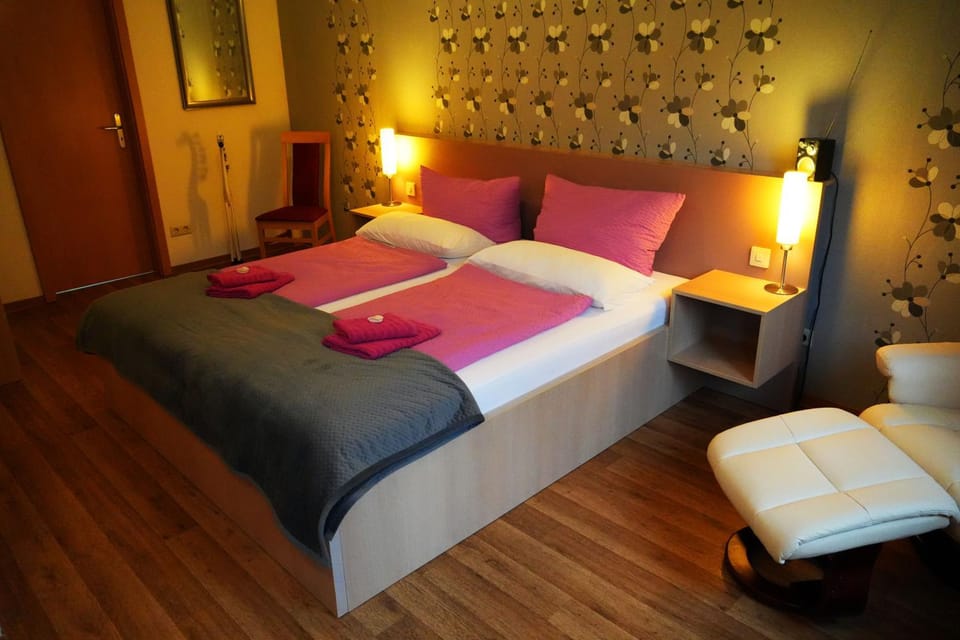 Gasthaus & Pension Am Kurfürstendamm Bed and Breakfast in Burg