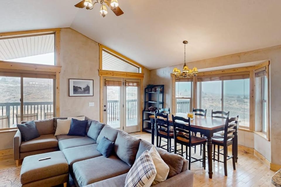 Hilltop Hideaway House in Garden City