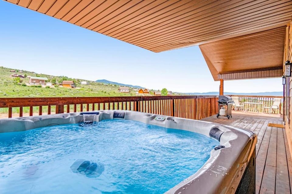 Hilltop Hideaway House in Garden City