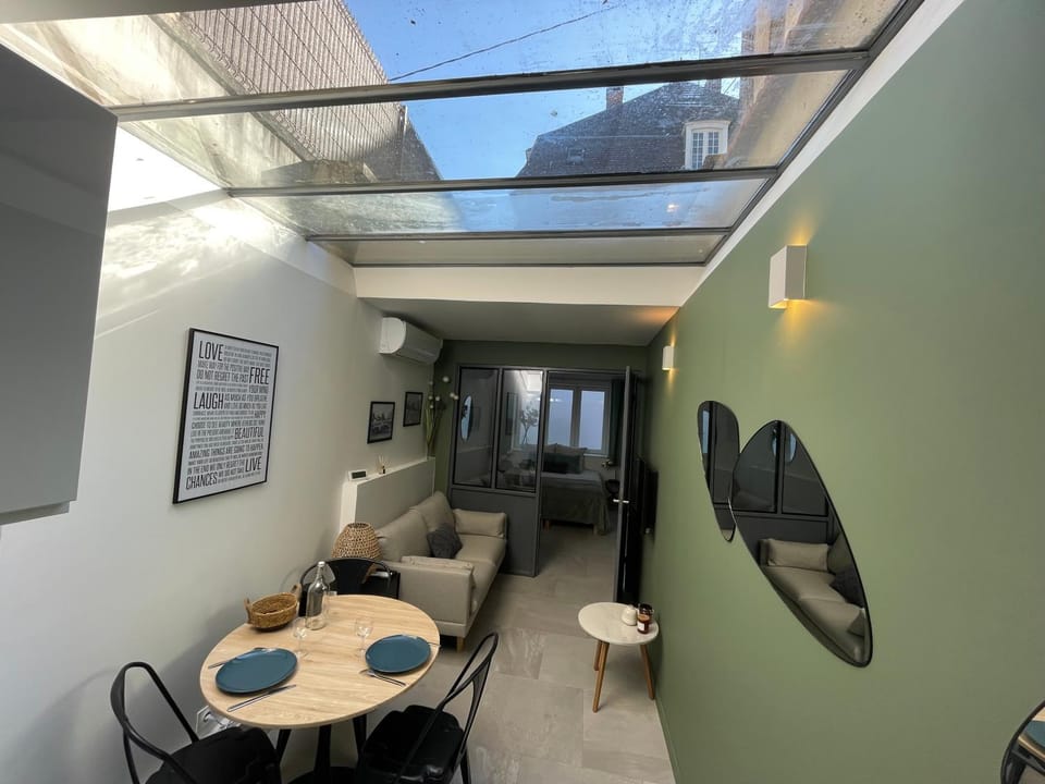 Summer, TV and multimedia, Living room, Dining area, air conditioner