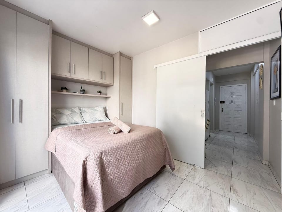 MA01- Kitnet com Ar | Vista Big Wheel | Garagem Apartment in Balneário Camboriú