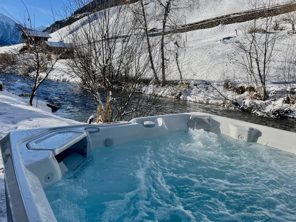 Winter, Hot Tub, Hot Tub, Spa and wellness centre/facilities, Mountain view