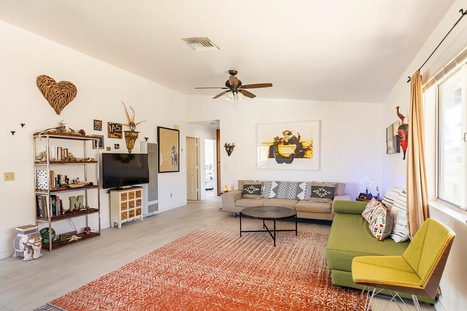 Communal lounge/ TV room, TV and multimedia, Living room, Seating area, Evening entertainment, fireplace