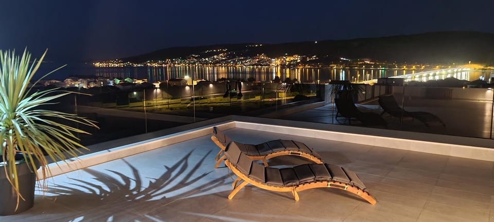 Balcony/Terrace, City view, Street view