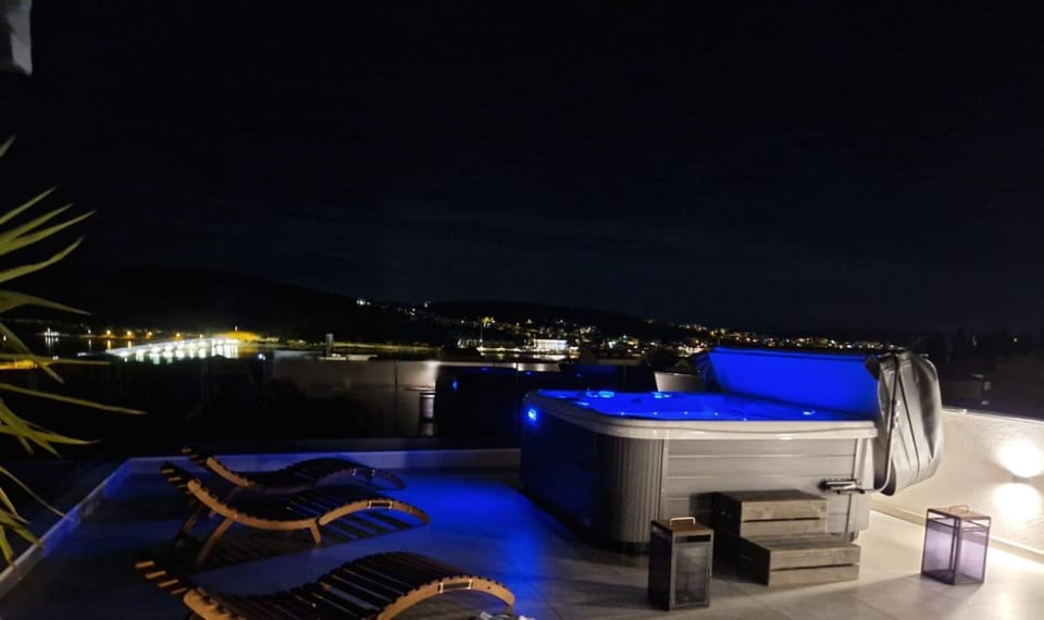 Night, Hot Tub, View (from property/room), Balcony/Terrace, sunbed