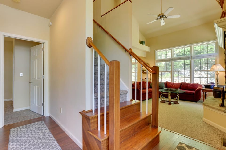 Half-Mi to Big Boulder Lake: Townhome w/ Deck! House in Kidder Township