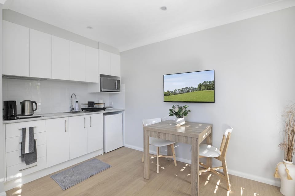 TV and multimedia, Coffee/tea facilities, Kitchen or kitchenette, Dining area, microwave