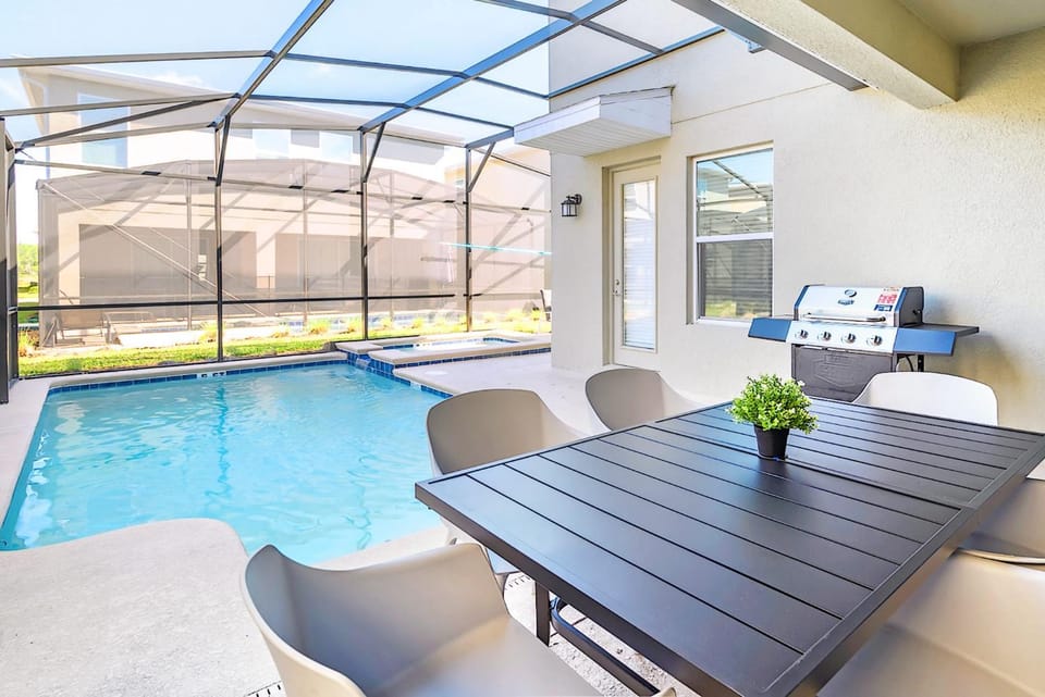 Patio, BBQ facilities, Hot Tub, Seating area, Dining area, Swimming pool