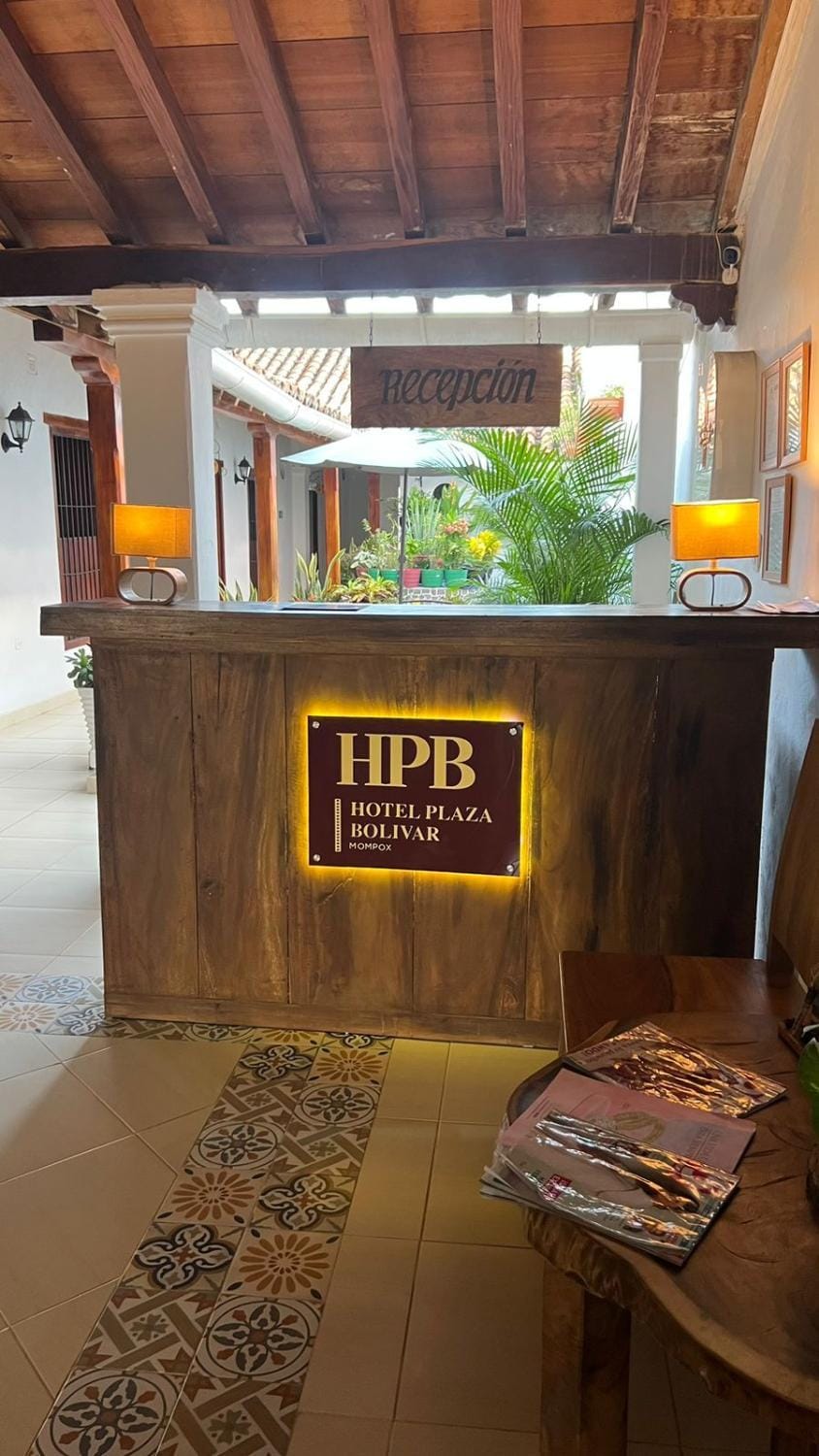 HOTEL PLAZA BOLIVAR MOMPOX ubicado en el centro histórico con parqueadero interno Hotel in Santa Cruz de Mompox