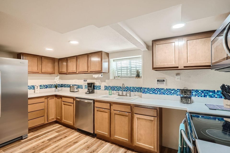 Sloans Lake Getaway - Basement Apartment Near Broncos and Downtown Denver Apartment in Lakewood