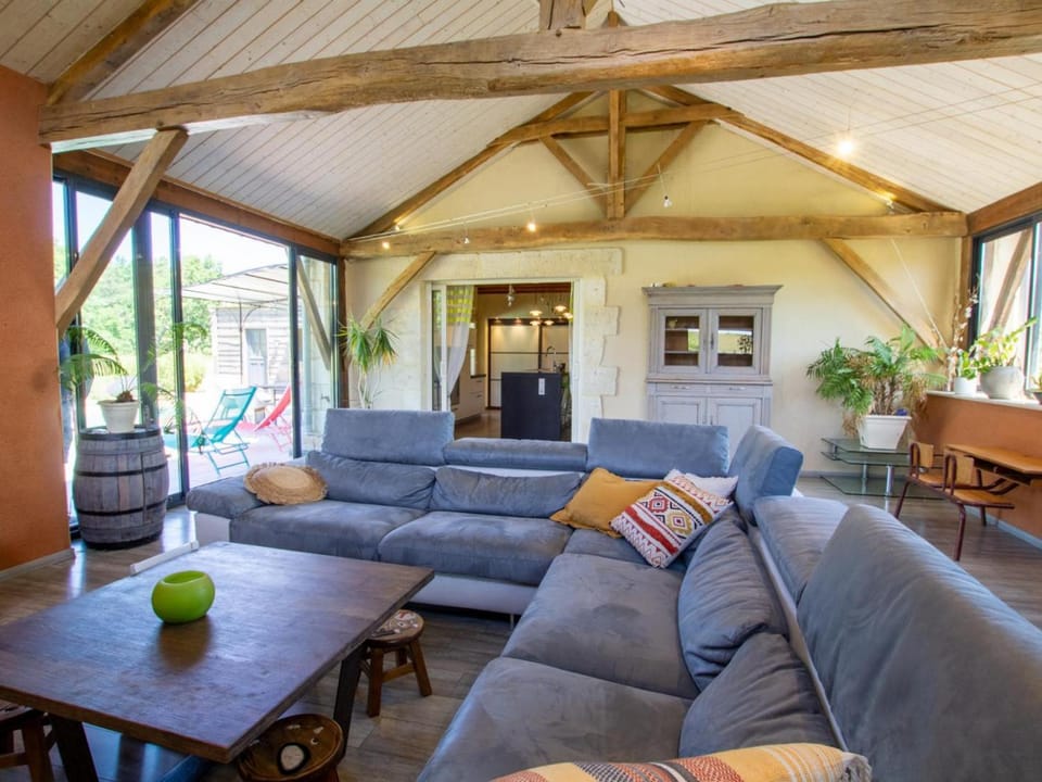 Maison spacieuse avec piscine chauffée, grand jardin et équipements bébé en Dordogne Country House in Nouvelle-Aquitaine