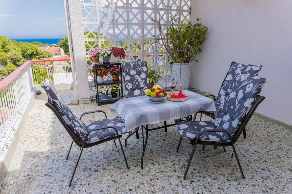 Patio, Natural landscape, View (from property/room), Balcony/Terrace, Living room, Seating area, Dining area