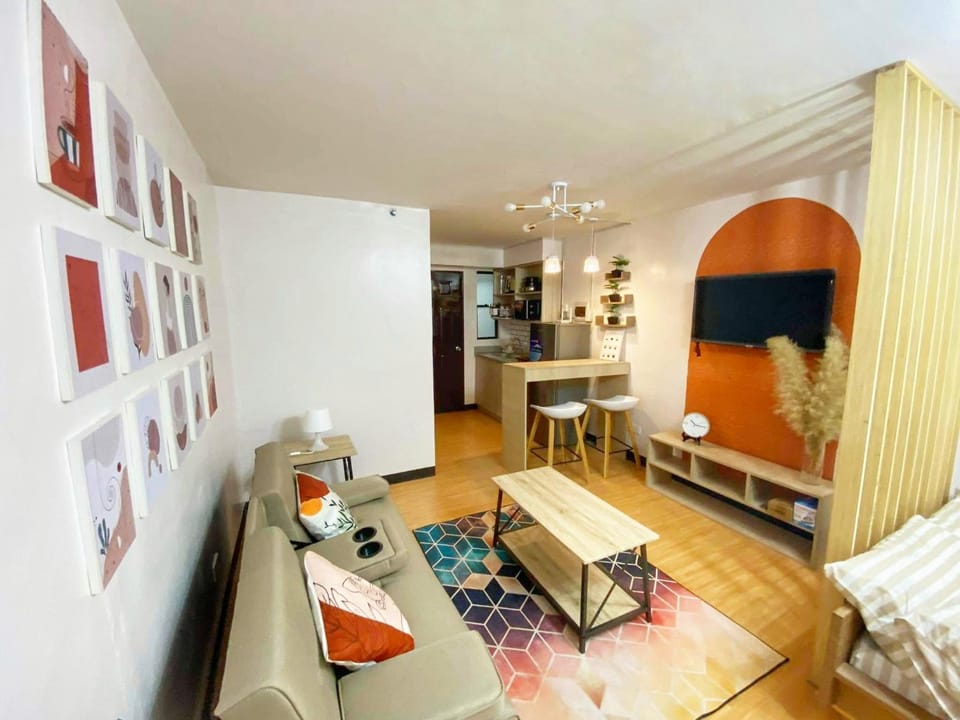 TV and multimedia, Kitchen or kitchenette, Living room, Seating area, Dining area