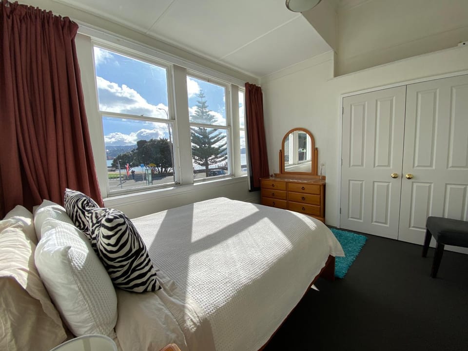 Beach house in Oriental Parade Apartment in Wellington