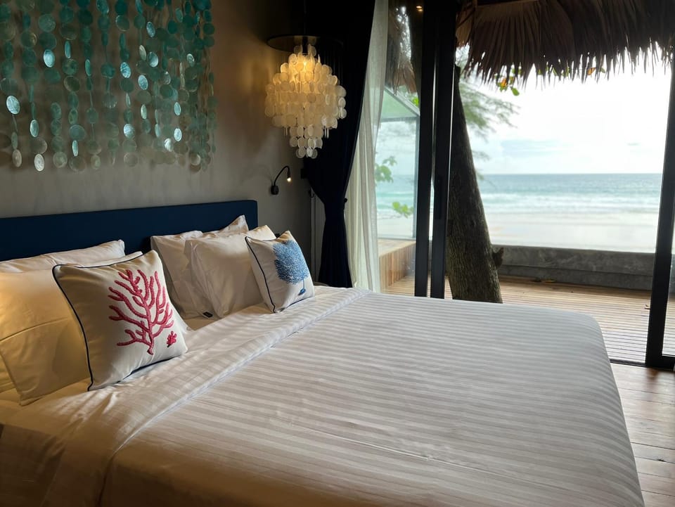 View (from property/room), Bedroom, Sea view