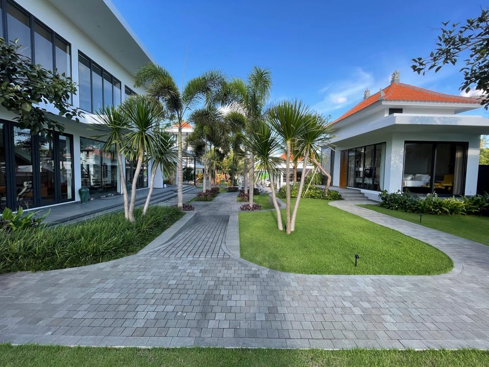 Property building, Day, Garden