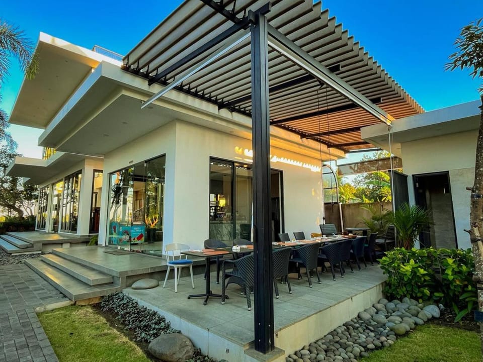 Property building, Restaurant/places to eat