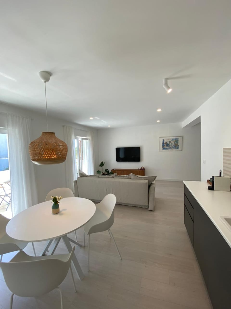 TV and multimedia, Living room, Dining area