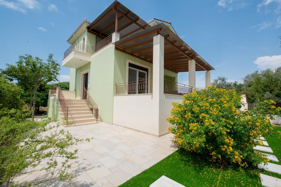 Property building, Facade/entrance, Garden