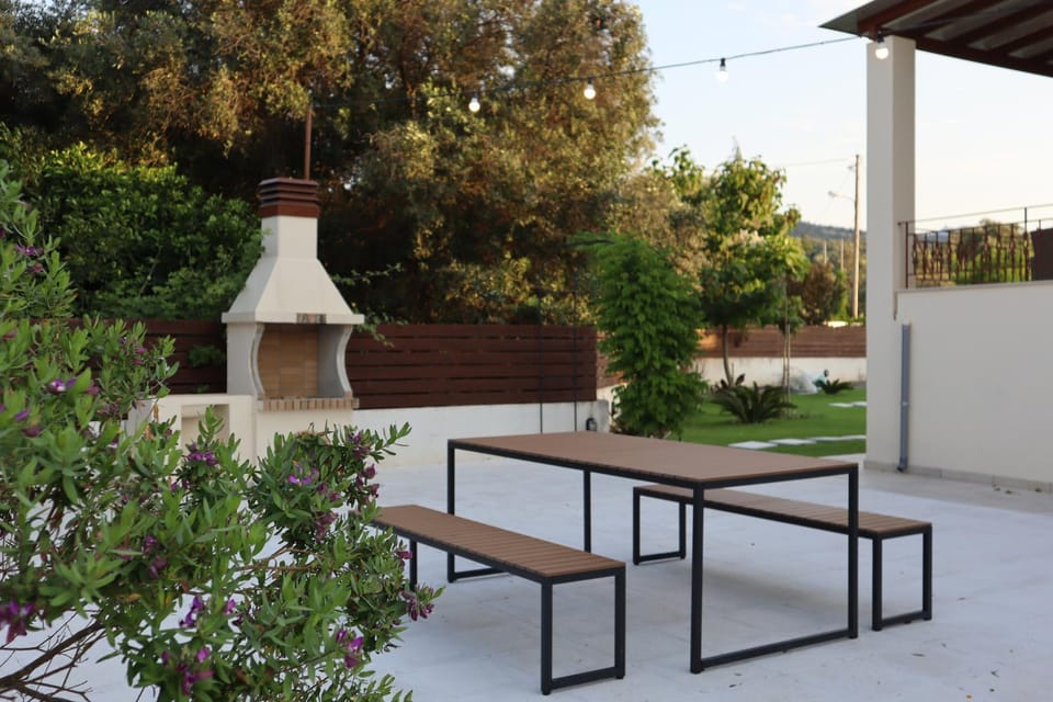 Patio, BBQ facilities
