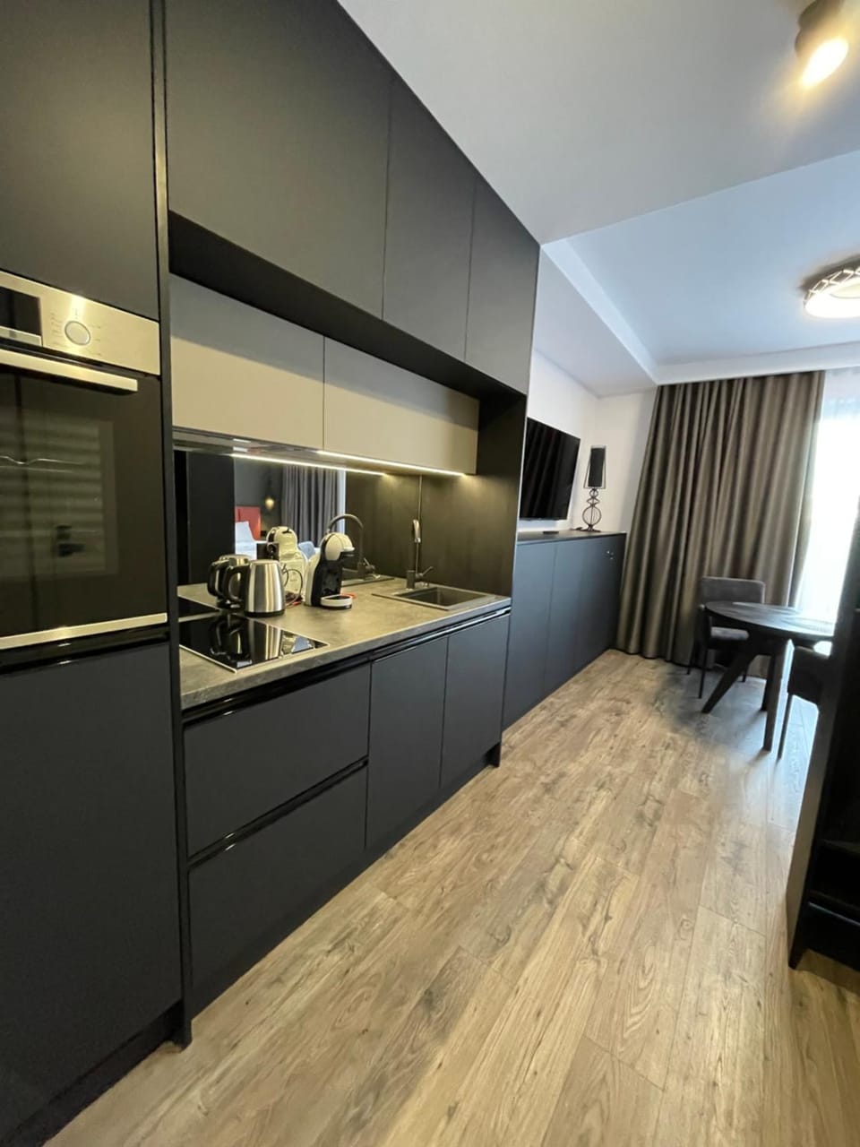 Coffee/tea facilities, Kitchen or kitchenette, Dining area