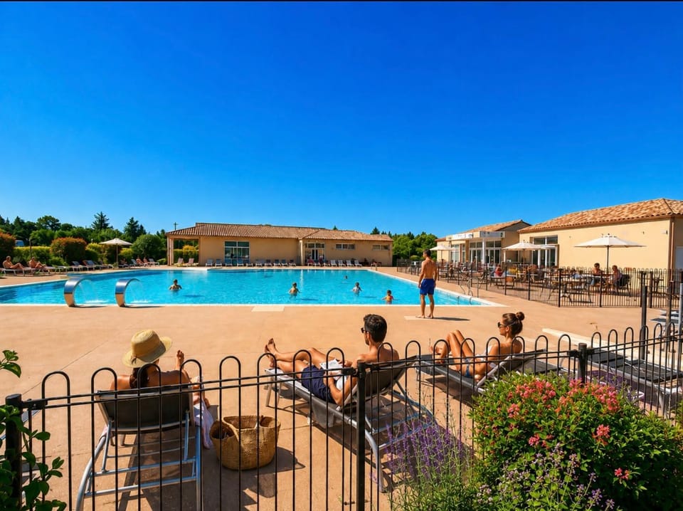 Maison Privée avec Climatisation aux demeures du Ventoux House in Carpentras