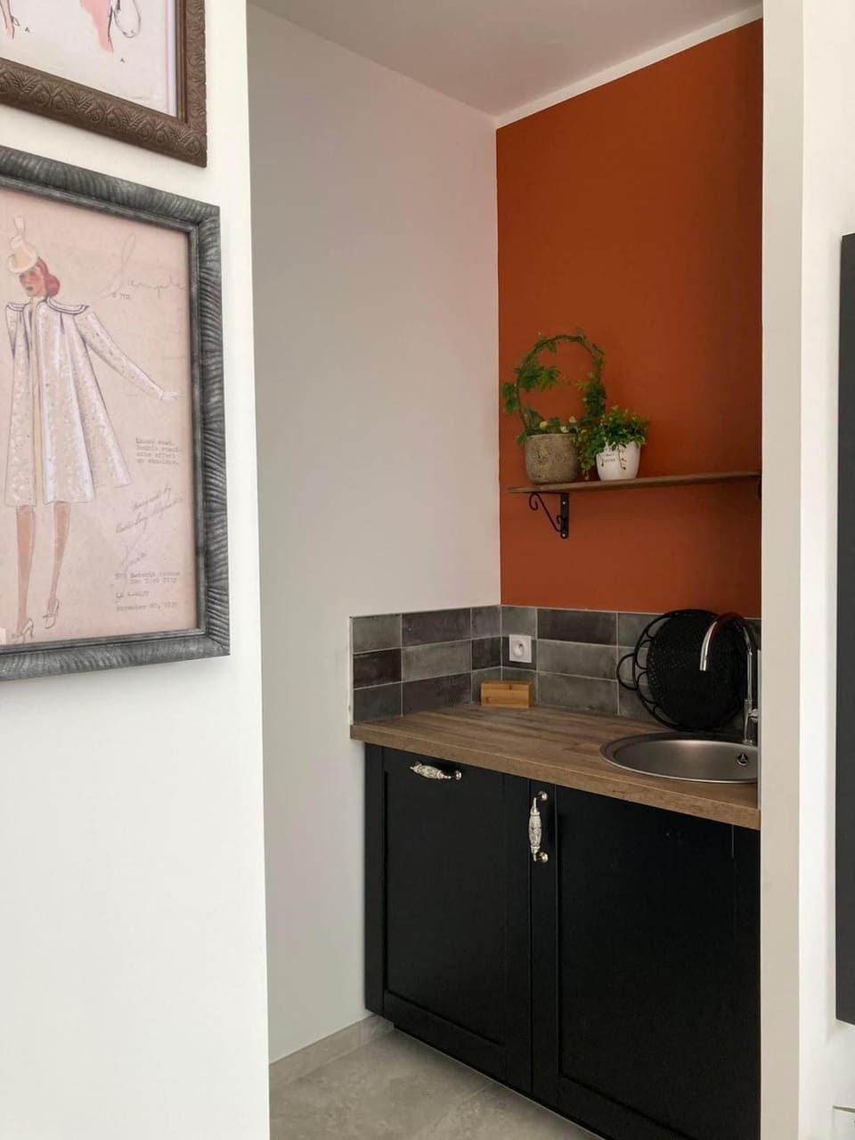 Kitchen or kitchenette