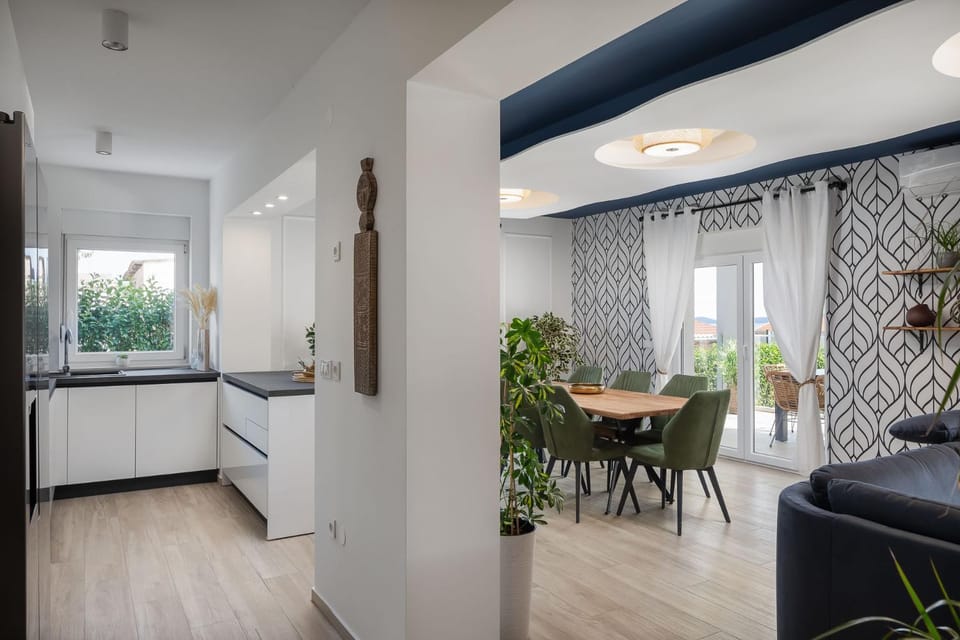 Living room, Seating area, Dining area