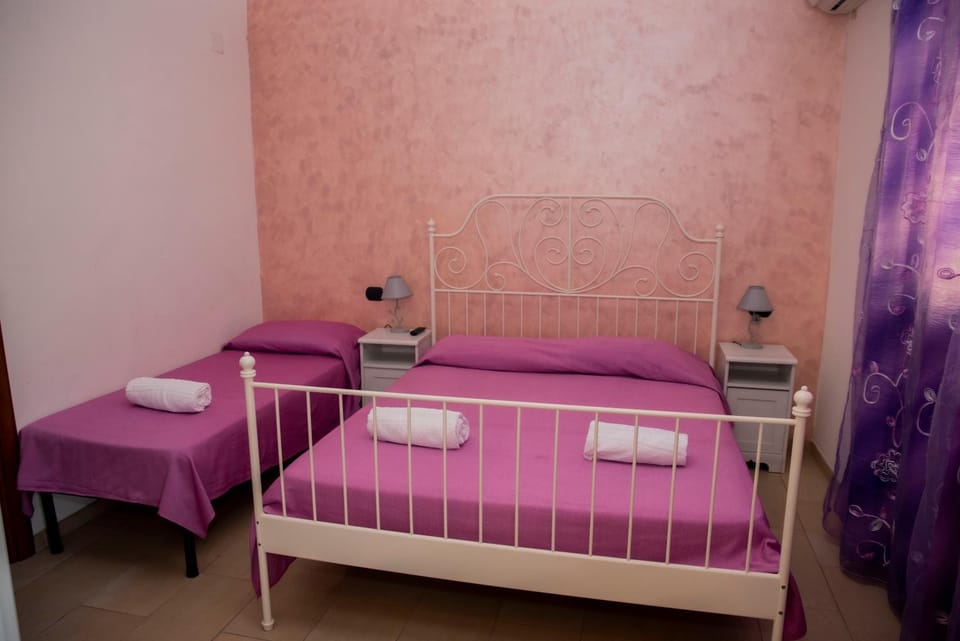 Bed, Photo of the whole room, Bedroom, City view