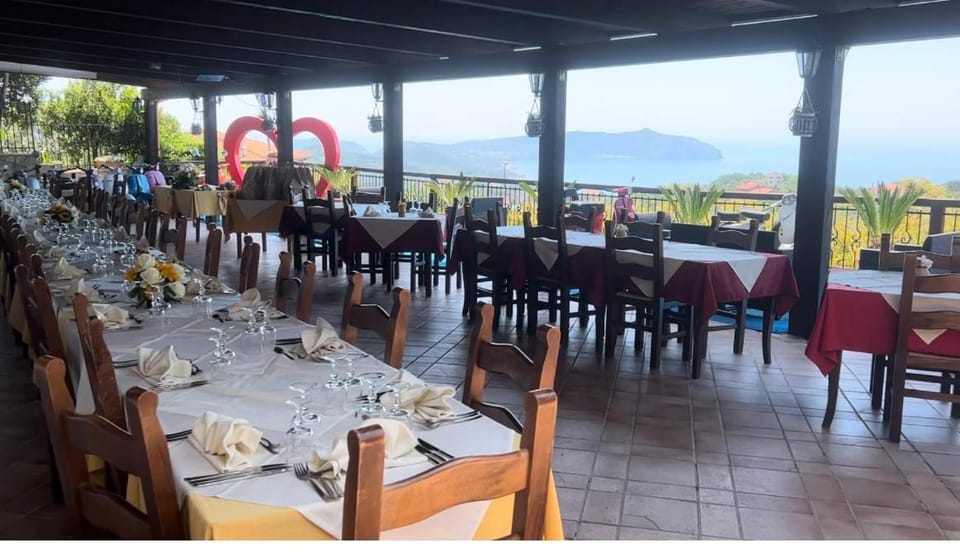 Restaurant/places to eat, Day, Natural landscape, View (from property/room), Balcony/Terrace, Banquet/Function facilities, Sea view