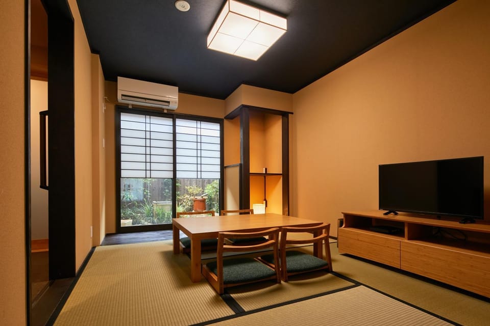 Photo of the whole room, Seating area, Garden view