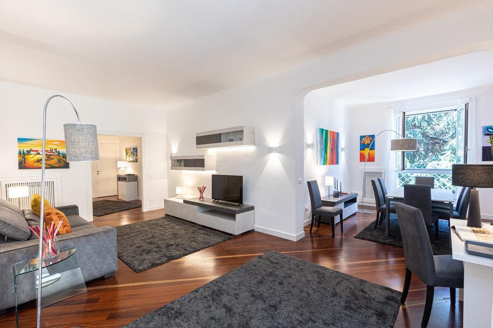 TV and multimedia, Living room, Seating area, Dining area