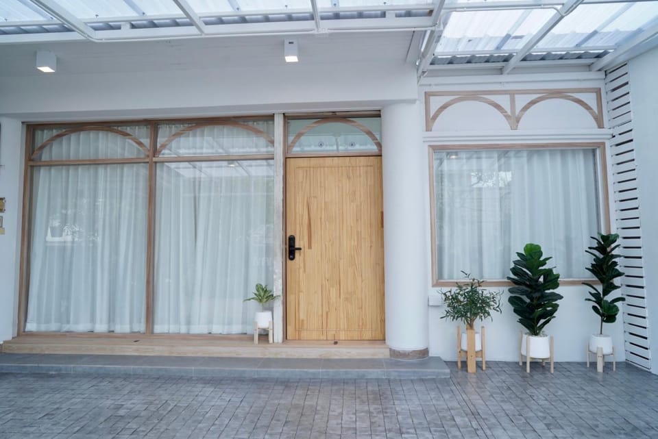 Facade/entrance, Balcony/Terrace, Parking