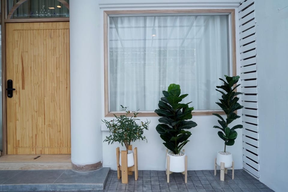 Facade/entrance, Balcony/Terrace