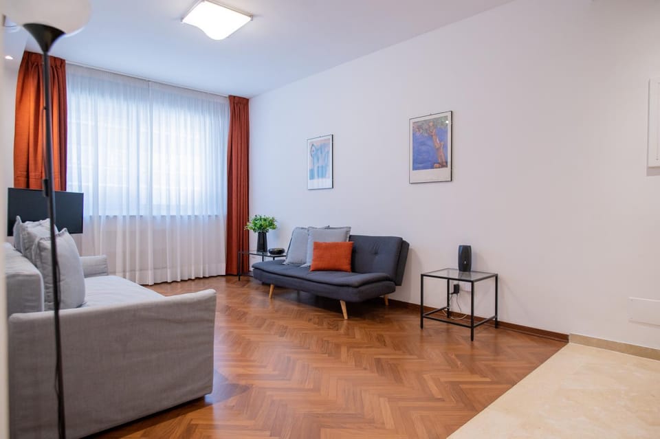 Living room, Photo of the whole room, Seating area