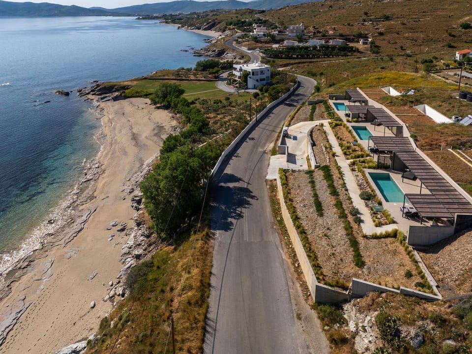 Property building, Balcony/Terrace, Floor plan, Swimming pool, Location