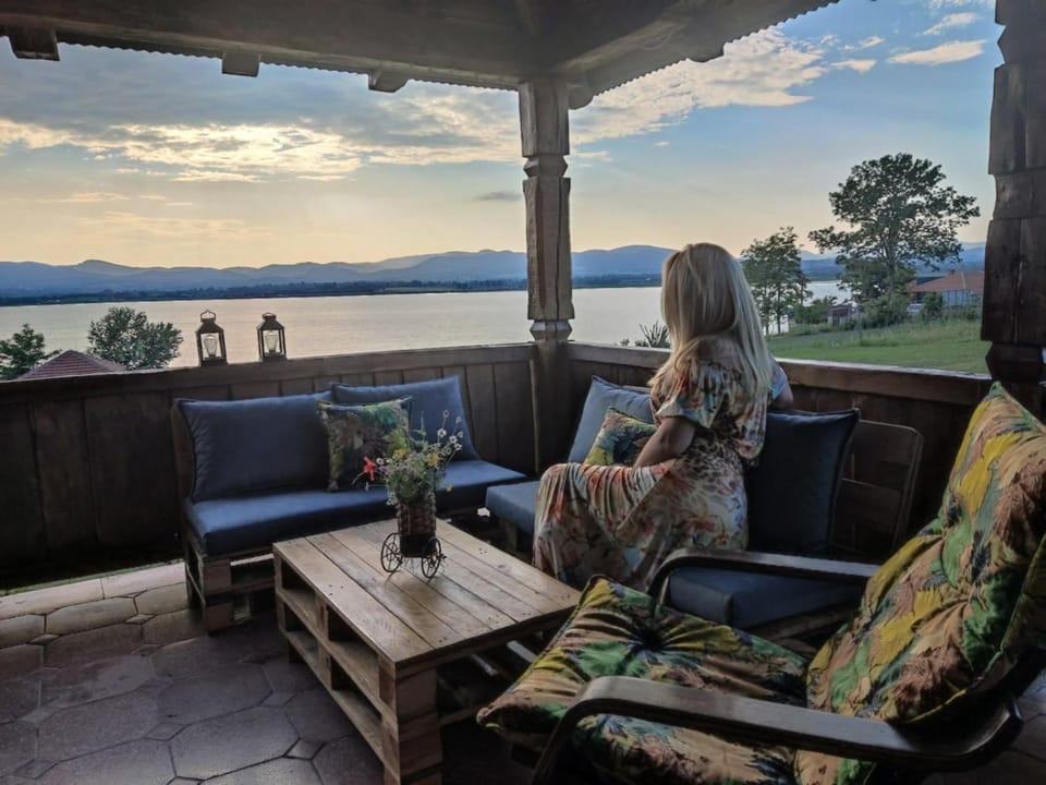 View (from property/room), Balcony/Terrace, Lake view