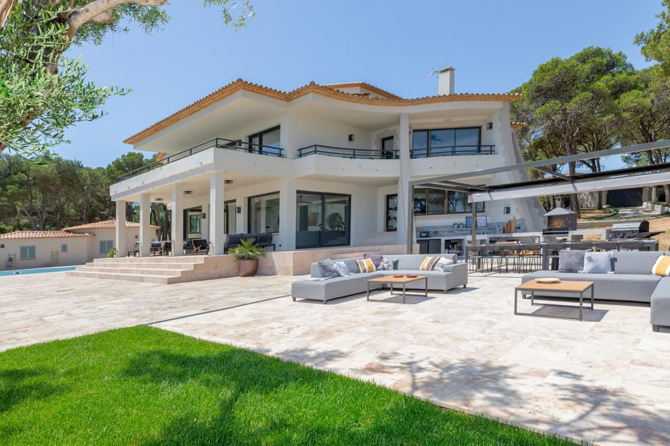 Property building, Patio, Garden