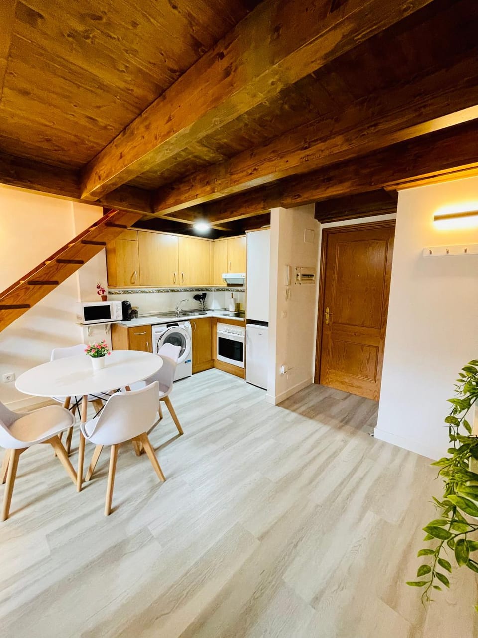 El Ático reformado con aire acondicionado en el centro, ascensor, garaje y WiFi Apartment in Biescas