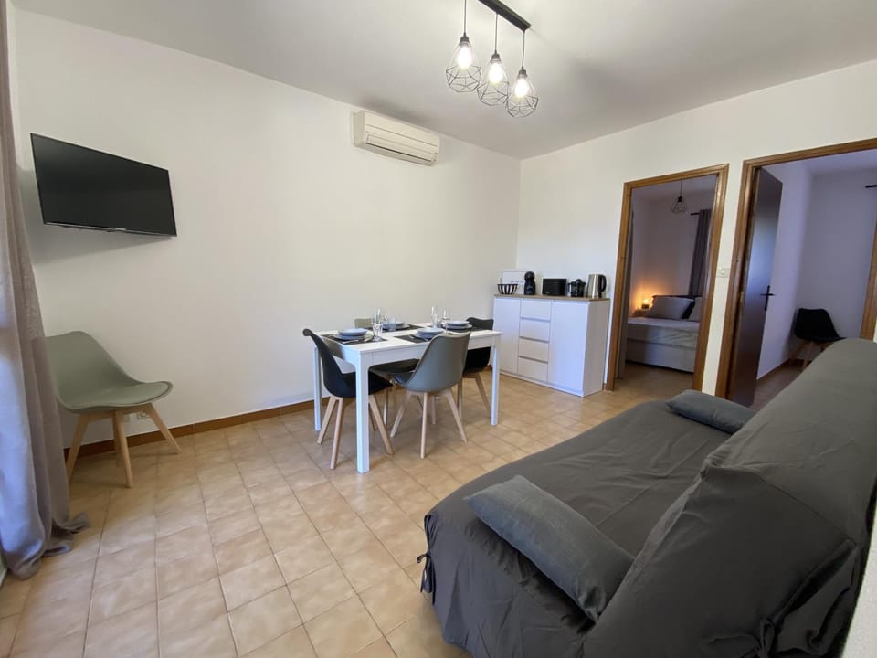 TV and multimedia, Living room, Dining area