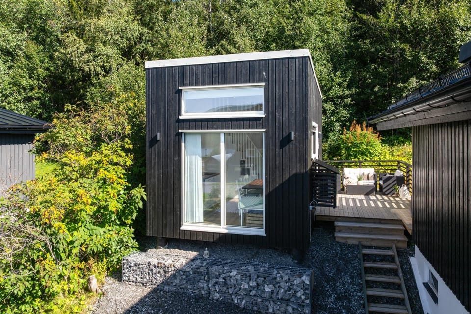 Property building, Summer, Garden, Balcony/Terrace
