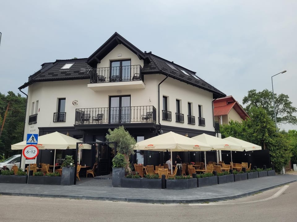 Property building, Restaurant/places to eat